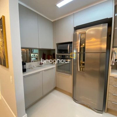 Apartamento com 101m², 2 quartos (sendo 2 suítes), 1 garagem, no bairro Centro em Florianópolis