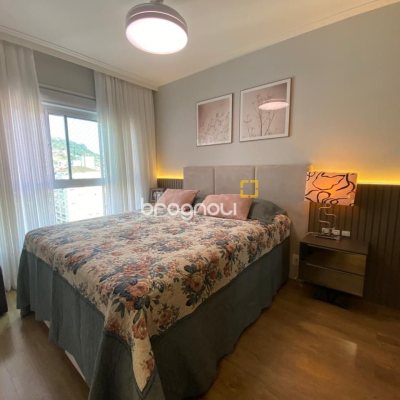 Apartamento com 101m², 2 quartos (sendo 2 suítes), 1 garagem, no bairro Centro em Florianópolis