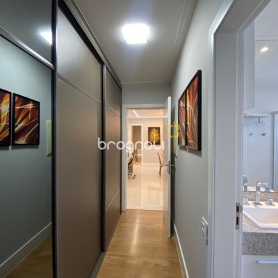 Apartamento com 101m², 2 quartos (sendo 2 suítes), 1 garagem, no bairro Centro em Florianópolis