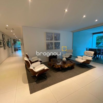 Apartamento com 101m², 2 quartos (sendo 2 suítes), 1 garagem, no bairro Centro em Florianópolis
