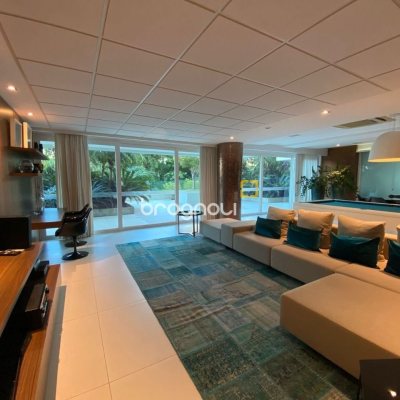 Apartamento com 101m², 2 quartos (sendo 2 suítes), 1 garagem, no bairro Centro em Florianópolis