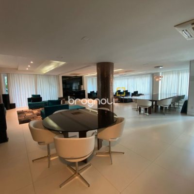 Apartamento com 101m², 2 quartos (sendo 2 suítes), 1 garagem, no bairro Centro em Florianópolis