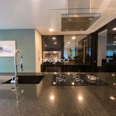 Apartamento com 101m², 2 quartos (sendo 2 suítes), 1 garagem, no bairro Centro em Florianópolis