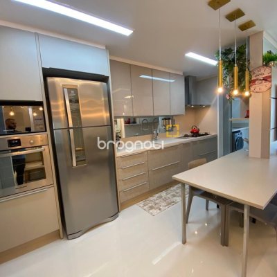 Apartamento com 101m², 2 quartos (sendo 2 suítes), 1 garagem, no bairro Centro em Florianópolis