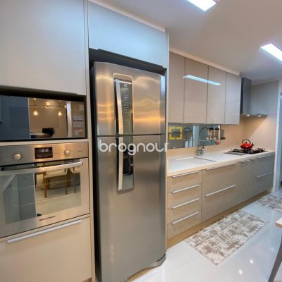 Apartamento com 101m², 2 quartos (sendo 2 suítes), 1 garagem, no bairro Centro em Florianópolis