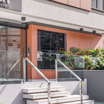 Apartamento com 80m², 2 quartos (sendo 2 suítes), 1 garagem, no bairro Centro em Florianópolis