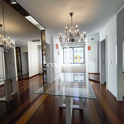 Apartamento com 120m², 3 quartos (sendo 1 suíte), 2 garagens, no bairro Centro em Florianópolis