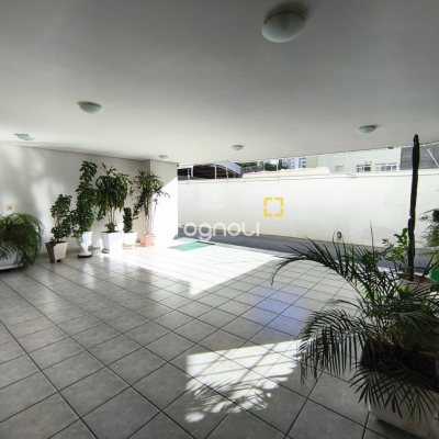 Apartamento com 120m², 3 quartos (sendo 1 suíte), 2 garagens, no bairro Centro em Florianópolis
