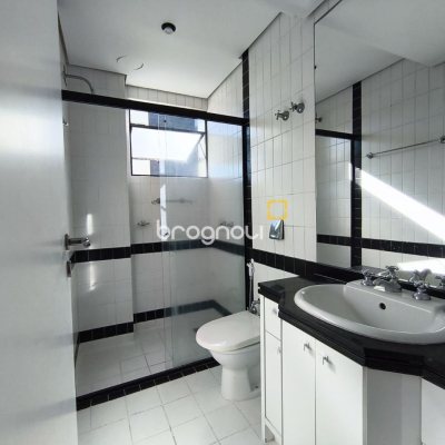 Apartamento com 120m², 3 quartos (sendo 1 suíte), 2 garagens, no bairro Centro em Florianópolis