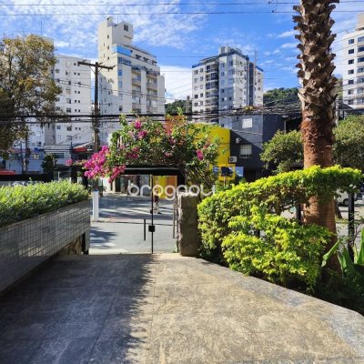 Apartamento com 120m², 3 quartos (sendo 1 suíte), 2 garagens, no bairro Centro em Florianópolis