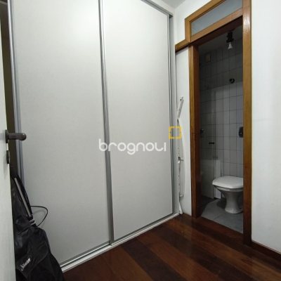Apartamento com 120m², 3 quartos (sendo 1 suíte), 2 garagens, no bairro Centro em Florianópolis