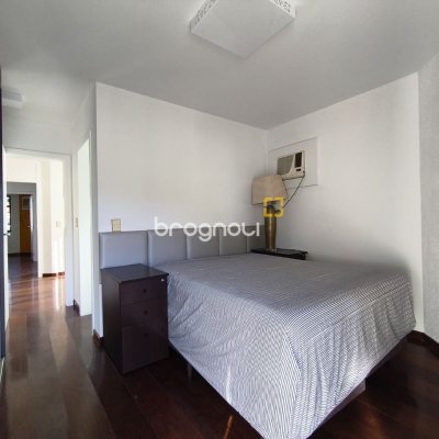 Apartamento com 120m², 3 quartos (sendo 1 suíte), 2 garagens, no bairro Centro em Florianópolis
