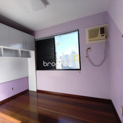 Apartamento com 120m², 3 quartos (sendo 1 suíte), 2 garagens, no bairro Centro em Florianópolis