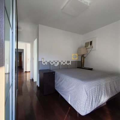 Apartamento com 120m², 3 quartos (sendo 1 suíte), 2 garagens, no bairro Centro em Florianópolis