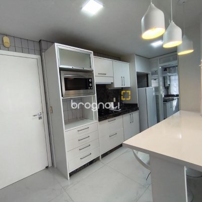 Apartamento com 120m², 3 quartos (sendo 1 suíte), 2 garagens, no bairro Centro em Florianópolis