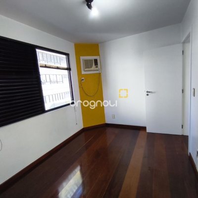 Apartamento com 120m², 3 quartos (sendo 1 suíte), 2 garagens, no bairro Centro em Florianópolis