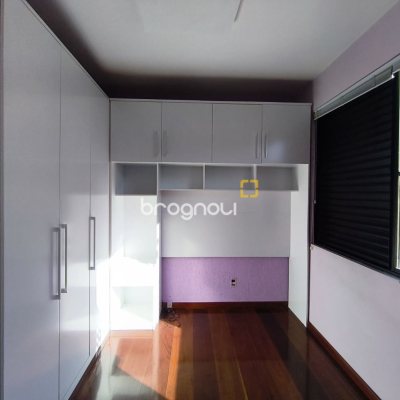 Apartamento com 120m², 3 quartos (sendo 1 suíte), 2 garagens, no bairro Centro em Florianópolis