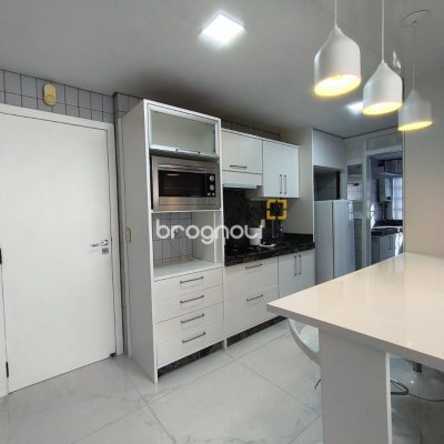 Apartamento com 120m², 3 quartos (sendo 1 suíte), 2 garagens, no bairro Centro em Florianópolis