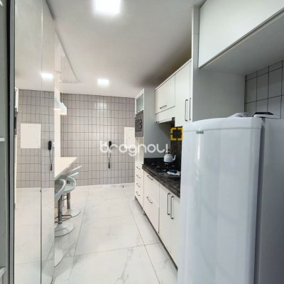 Apartamento com 120m², 3 quartos (sendo 1 suíte), 2 garagens, no bairro Centro em Florianópolis
