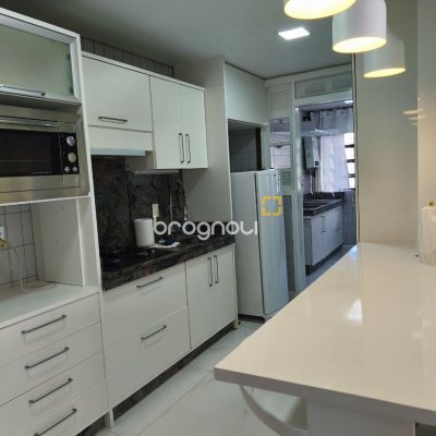 Apartamento com 120m², 3 quartos (sendo 1 suíte), 2 garagens, no bairro Centro em Florianópolis