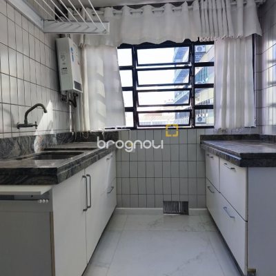Apartamento com 120m², 3 quartos (sendo 1 suíte), 2 garagens, no bairro Centro em Florianópolis