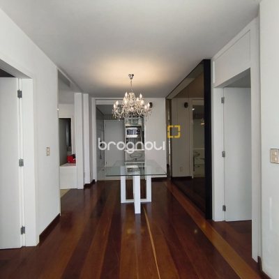 Apartamento com 120m², 3 quartos (sendo 1 suíte), 2 garagens, no bairro Centro em Florianópolis