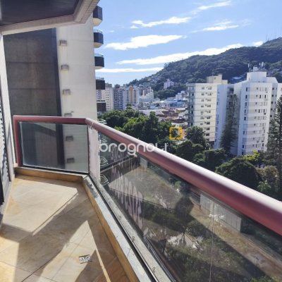 Apartamento com 120m², 3 quartos (sendo 1 suíte), 2 garagens, no bairro Centro em Florianópolis
