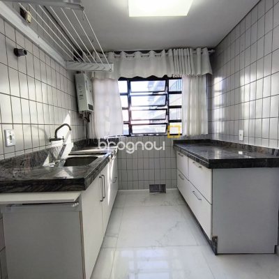 Apartamento com 120m², 3 quartos (sendo 1 suíte), 2 garagens, no bairro Centro em Florianópolis