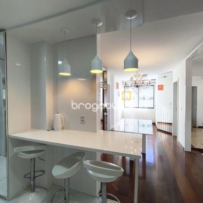 Apartamento com 120m², 3 quartos (sendo 1 suíte), 2 garagens, no bairro Centro em Florianópolis