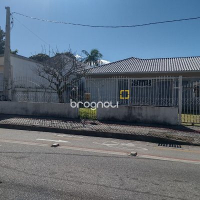 Terreno com 825m², no bairro Balneário em Florianópolis