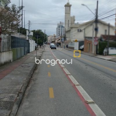 Terreno com 825m², no bairro Balneário em Florianópolis