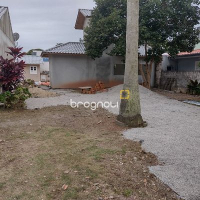 Terreno com 825m², no bairro Balneário em Florianópolis