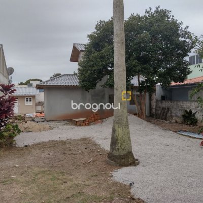 Terreno com 825m², no bairro Balneário em Florianópolis