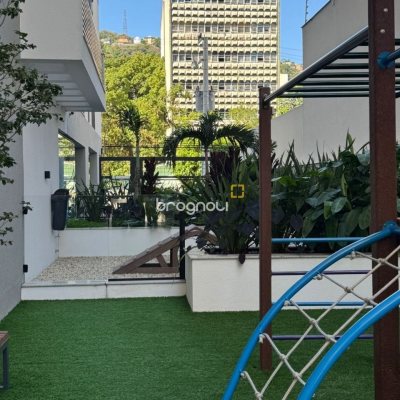 Apartamento com 107m², 3 quartos (sendo 1 suíte), 2 garagens, no bairro Centro em Florianópolis