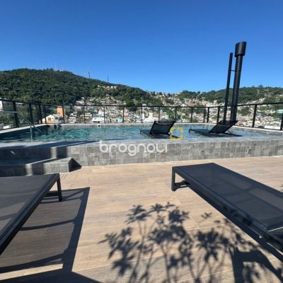 Apartamento com 107m², 3 quartos (sendo 1 suíte), 2 garagens, no bairro Centro em Florianópolis