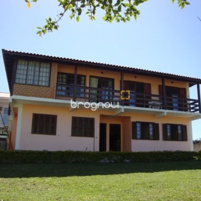 Casa com 384m², 5 quartos, 4 garagens, no bairro São João do Rio Vermelho em Florianópolis