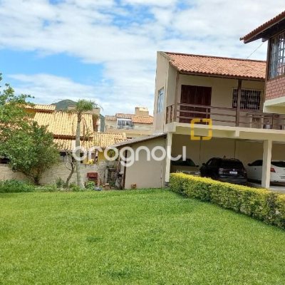 Casa com 384m², 5 quartos, 4 garagens, no bairro São João do Rio Vermelho em Florianópolis