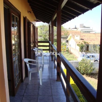 Casa com 384m², 5 quartos, 4 garagens, no bairro São João do Rio Vermelho em Florianópolis