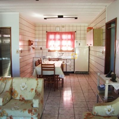 Casa com 384m², 5 quartos, 4 garagens, no bairro São João do Rio Vermelho em Florianópolis
