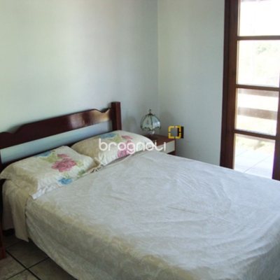 Casa com 384m², 5 quartos, 4 garagens, no bairro São João do Rio Vermelho em Florianópolis