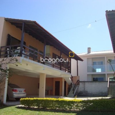 Casa com 384m², 5 quartos, 4 garagens, no bairro São João do Rio Vermelho em Florianópolis