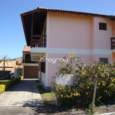 Casa com 384m², 5 quartos, 4 garagens, no bairro São João do Rio Vermelho em Florianópolis