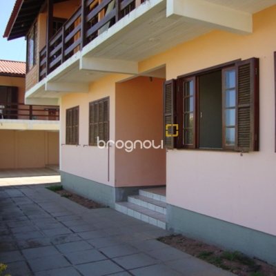 Casa com 384m², 5 quartos, 4 garagens, no bairro São João do Rio Vermelho em Florianópolis