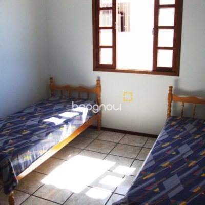 Casa com 384m², 5 quartos, 4 garagens, no bairro São João do Rio Vermelho em Florianópolis