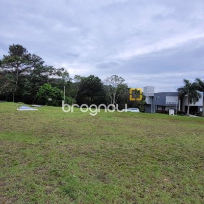 Terreno com 762m², no bairro Cacupé em Florianópolis