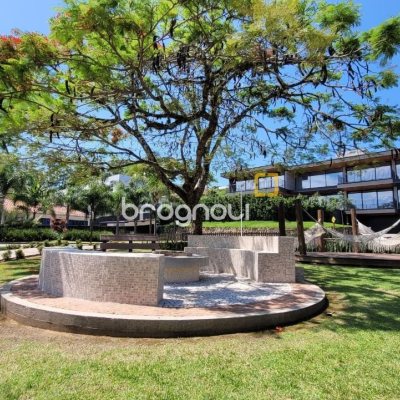 Terreno com 762m², no bairro Cacupé em Florianópolis