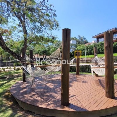 Terreno com 762m², no bairro Cacupé em Florianópolis
