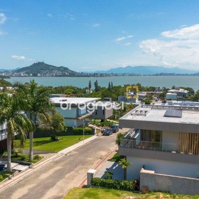 Terreno com 762m², no bairro Cacupé em Florianópolis