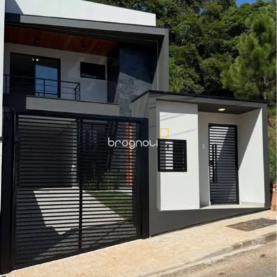 Casa com 153m², 3 quartos (sendo 1 suíte), 1 garagem, no bairro Ipiranga em São José