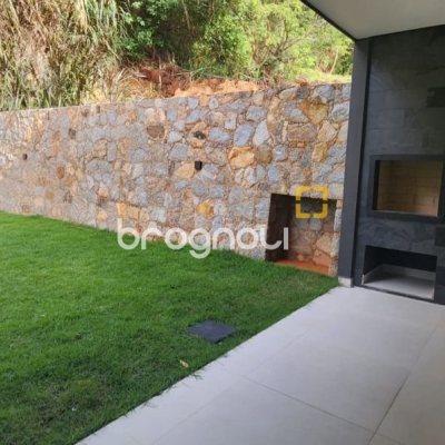 Casa com 153m², 3 quartos (sendo 1 suíte), 1 garagem, no bairro Ipiranga em São José